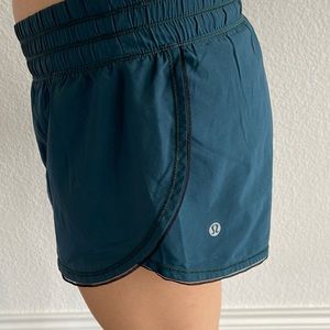 Lululemon Low-Rise Lined Short 3"